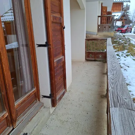 Dans Un Chalet, Avec Piscine *